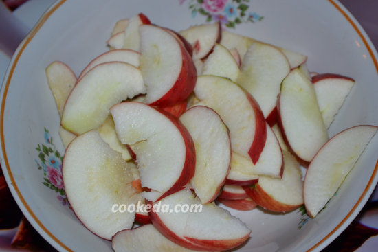 Розочки из теста с яблоками-09