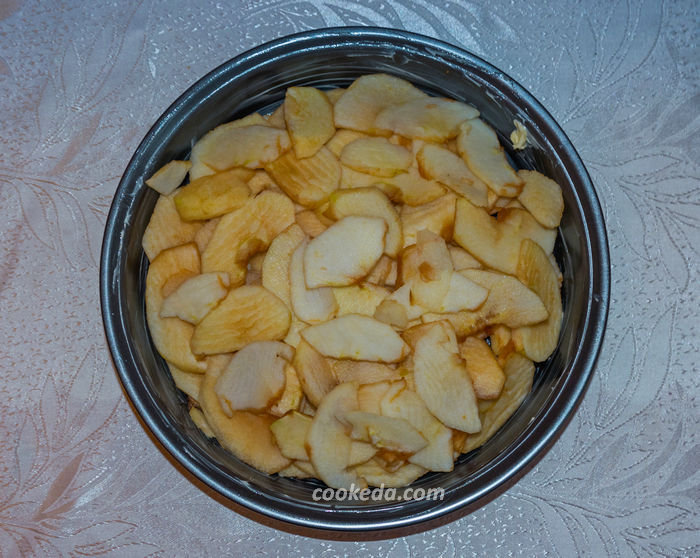 Яблочный пирог шарлотка - очистить яблоки