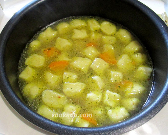 Куриный суп с картофельными клецками