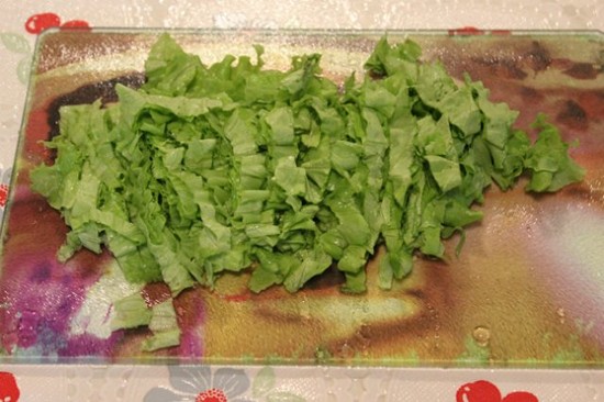 Моем листья салата
