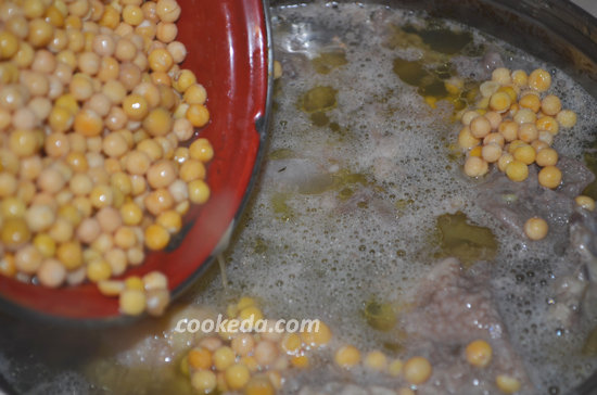 Рецепт: Суп-пюре из нута - Суп-пюре из нута на курином бульоне с копчеными куриными шейками