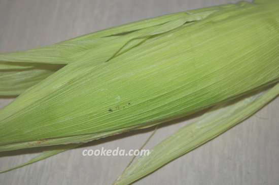 Молодая кукуруза запеченная в листьях-04