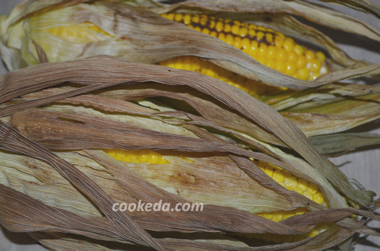 Молодая кукуруза запеченная в листьях-05