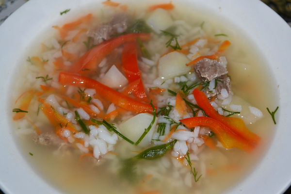 Рисовый суп с мясом и картошкой