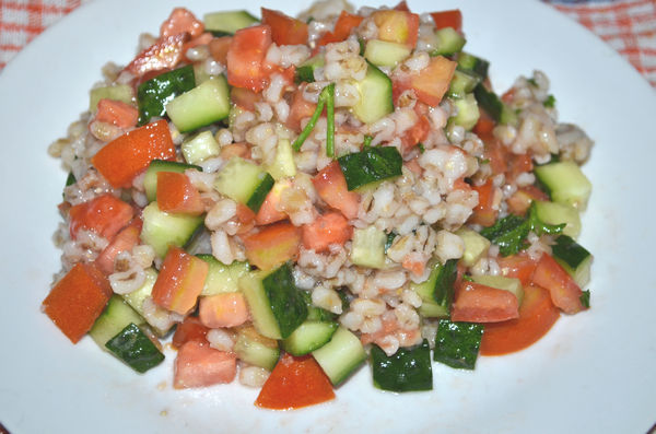 Салат из овощей и перловой крупы