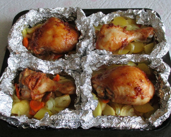Запеченные куриные голени с картофелем в фольге