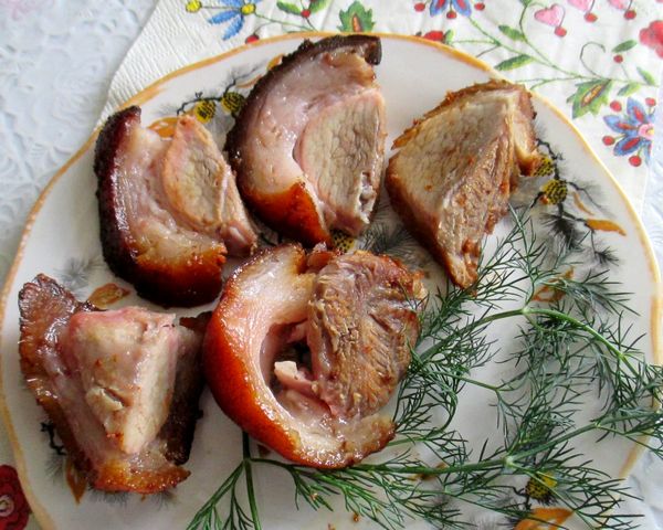 Запеченная свиная рулька в терияки и соевом соусе в духовке