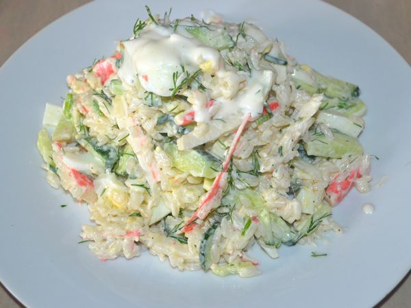 Крабовый салат с огурцом - пошаговый рецепт