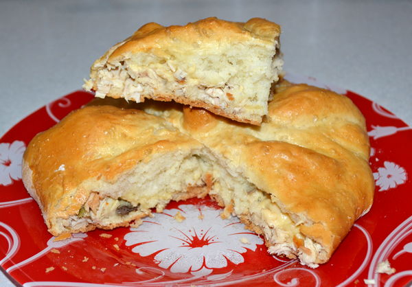 Дрожжевой пирог с курицей и сыром - пошаговый рецепт