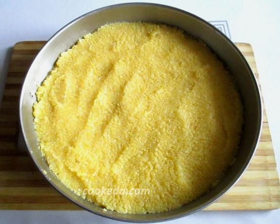 Полента из кукурузной крупы с колбасой и сыром
