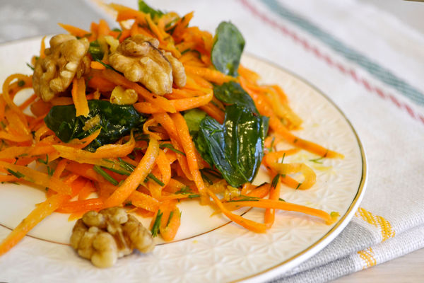Салат из моркови с грецкими орехами - рецепт