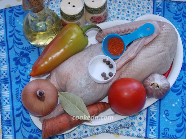 Утка тушеная кусочками на сковороде с овощами - ингредиенты