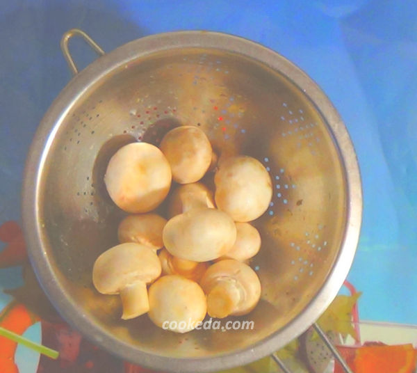Куриный суп с грибами и картошкой - готовим грибы